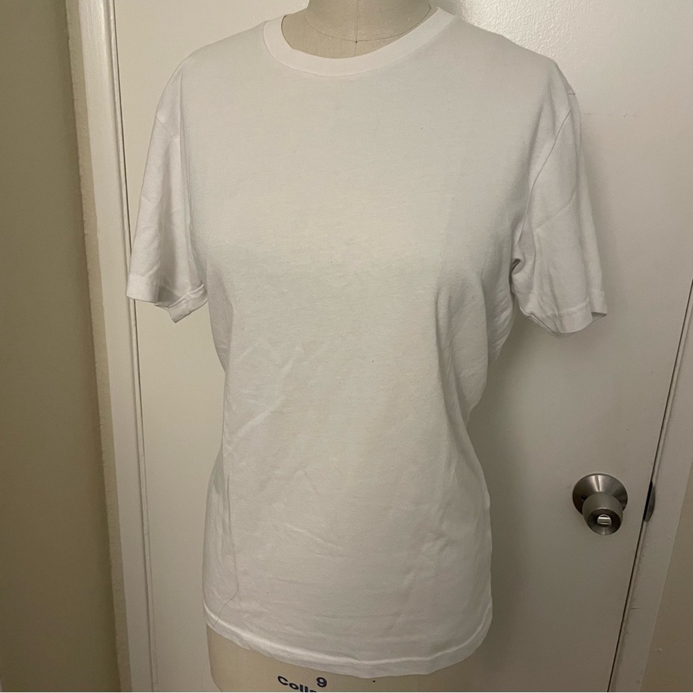 White UNIQLO T-shirt in size M